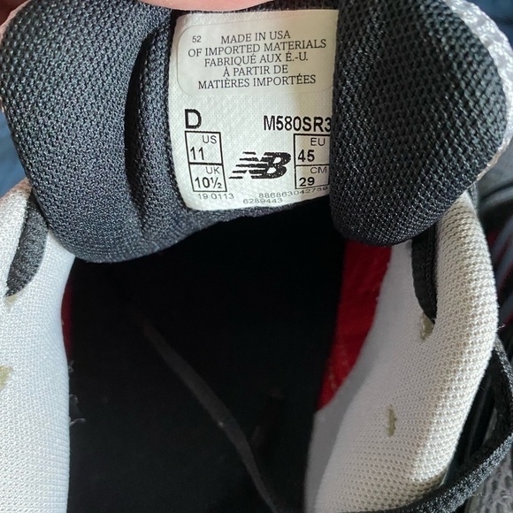 New Balance mens 580 v3 running shoes in gray, red and black. 11 - Picture 4 of 5